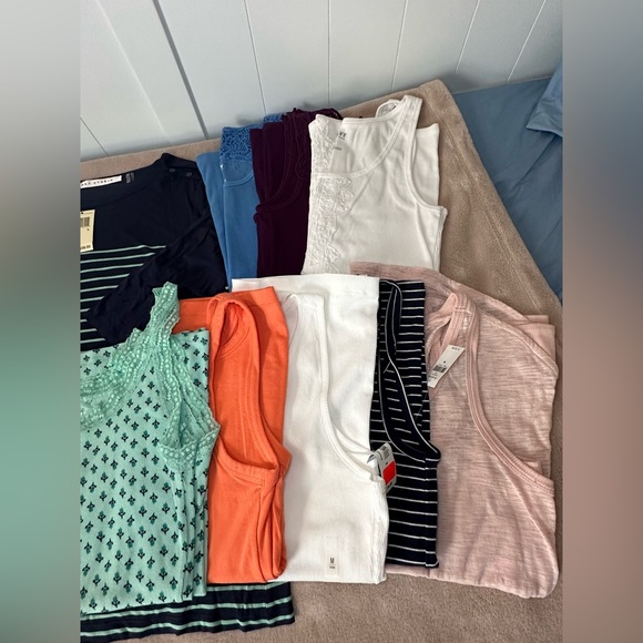 Tee and tank lot- size med/lg - Picture 4 of 4